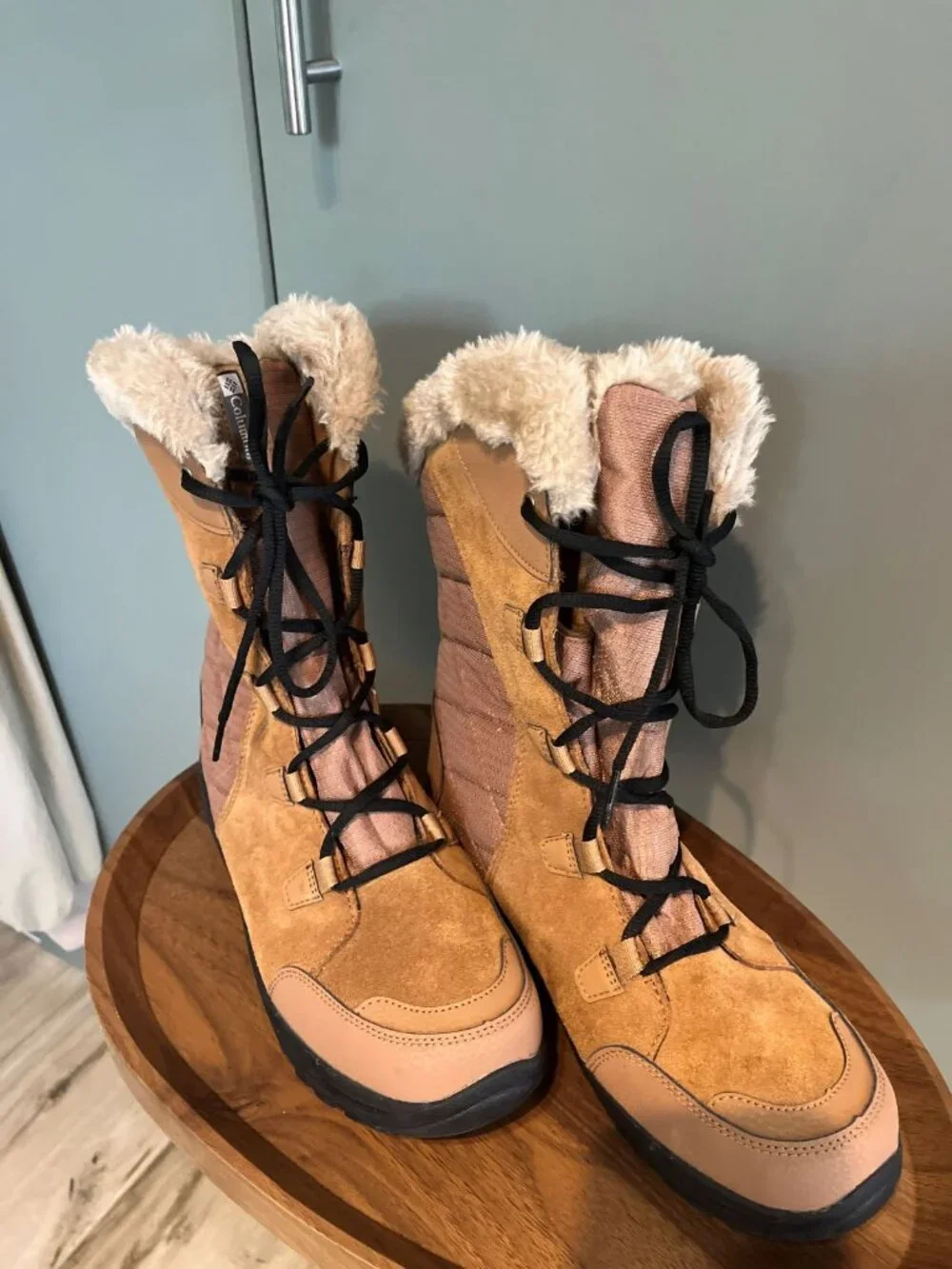 Columbia Women's Snow Boot Waterproof Ice Maiden II Size 11 tan suede, faux fur